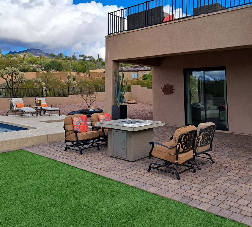 Jamaica Fire Table with fire-glass