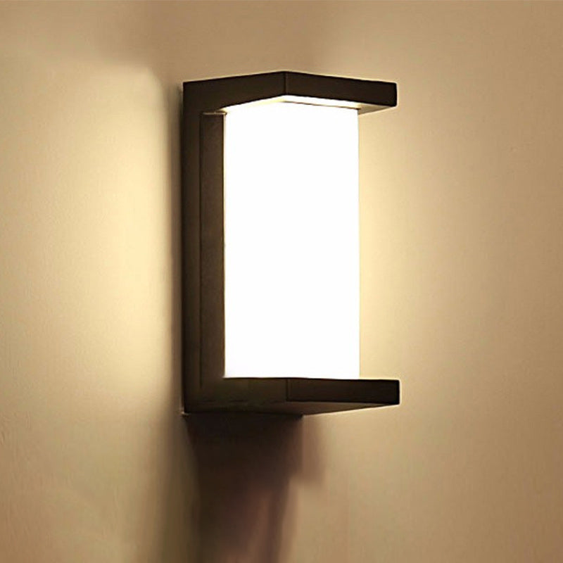 Enduring Glow: Modern Illumination for Your Courtyard