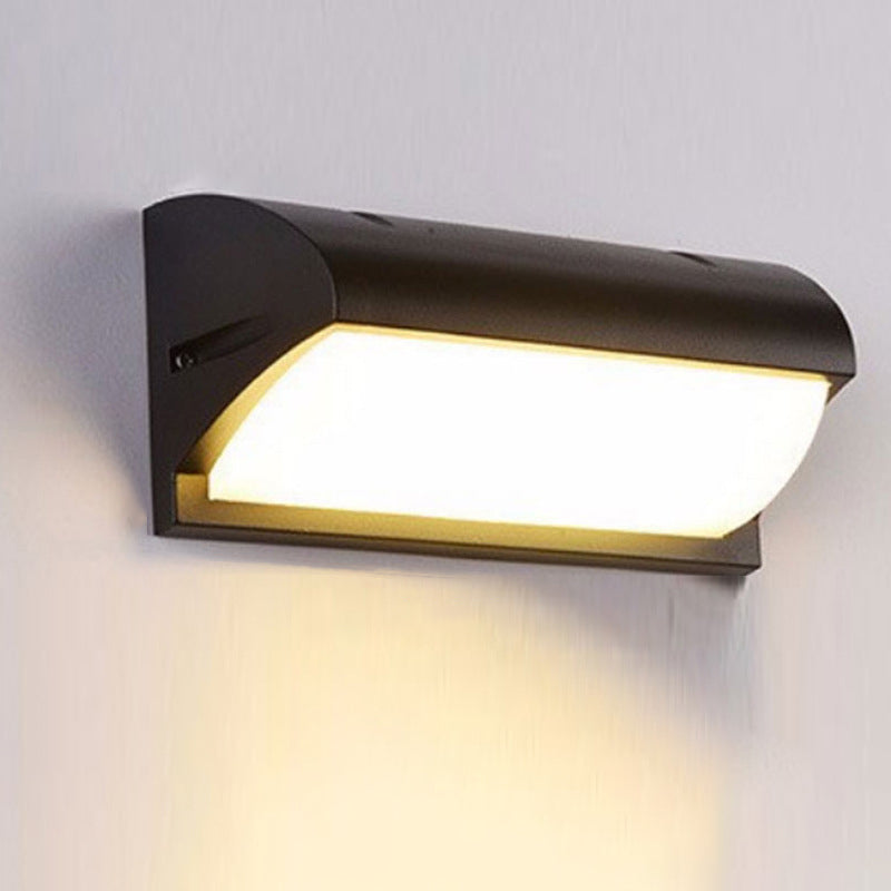 Enduring Glow: Modern Illumination for Your Courtyard