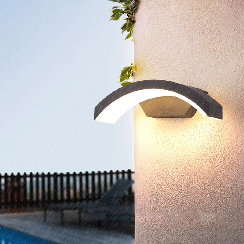 Enduring Glow: Modern Illumination for Your Courtyard