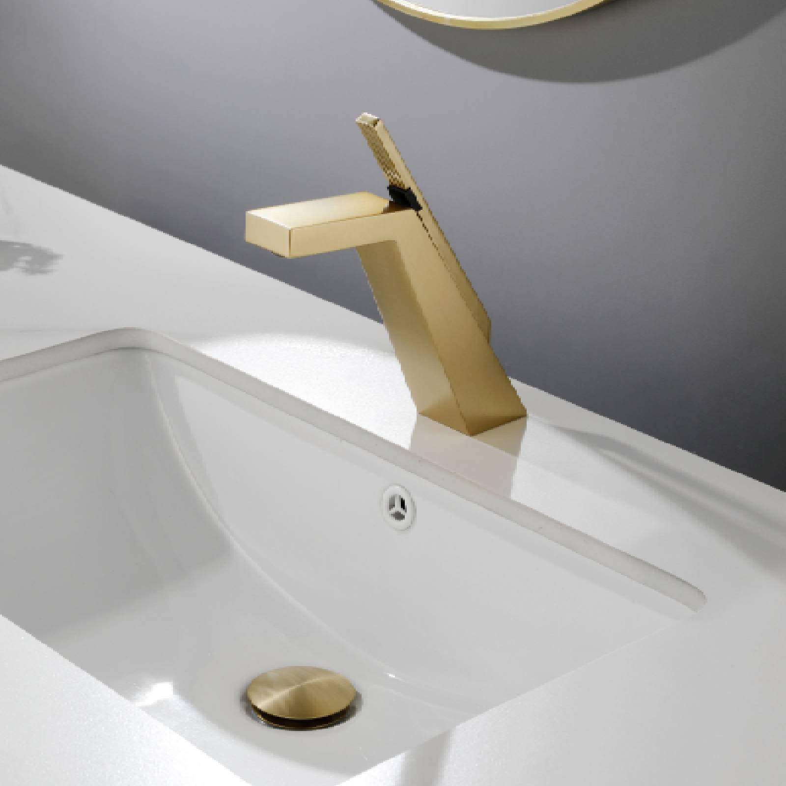 Brushed Gold or matte black or brushed nickel Bathroom Sink Faucet single handle with pop up overflow brass drain
