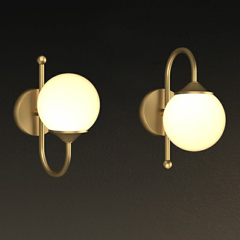 Tessa Warmth Meets Minimalist Style: The Gold LED Wall Lamp
