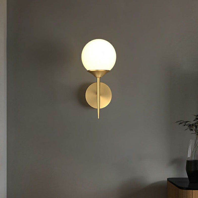 Tessa Warmth Meets Minimalist Style: The Gold LED Wall Lamp