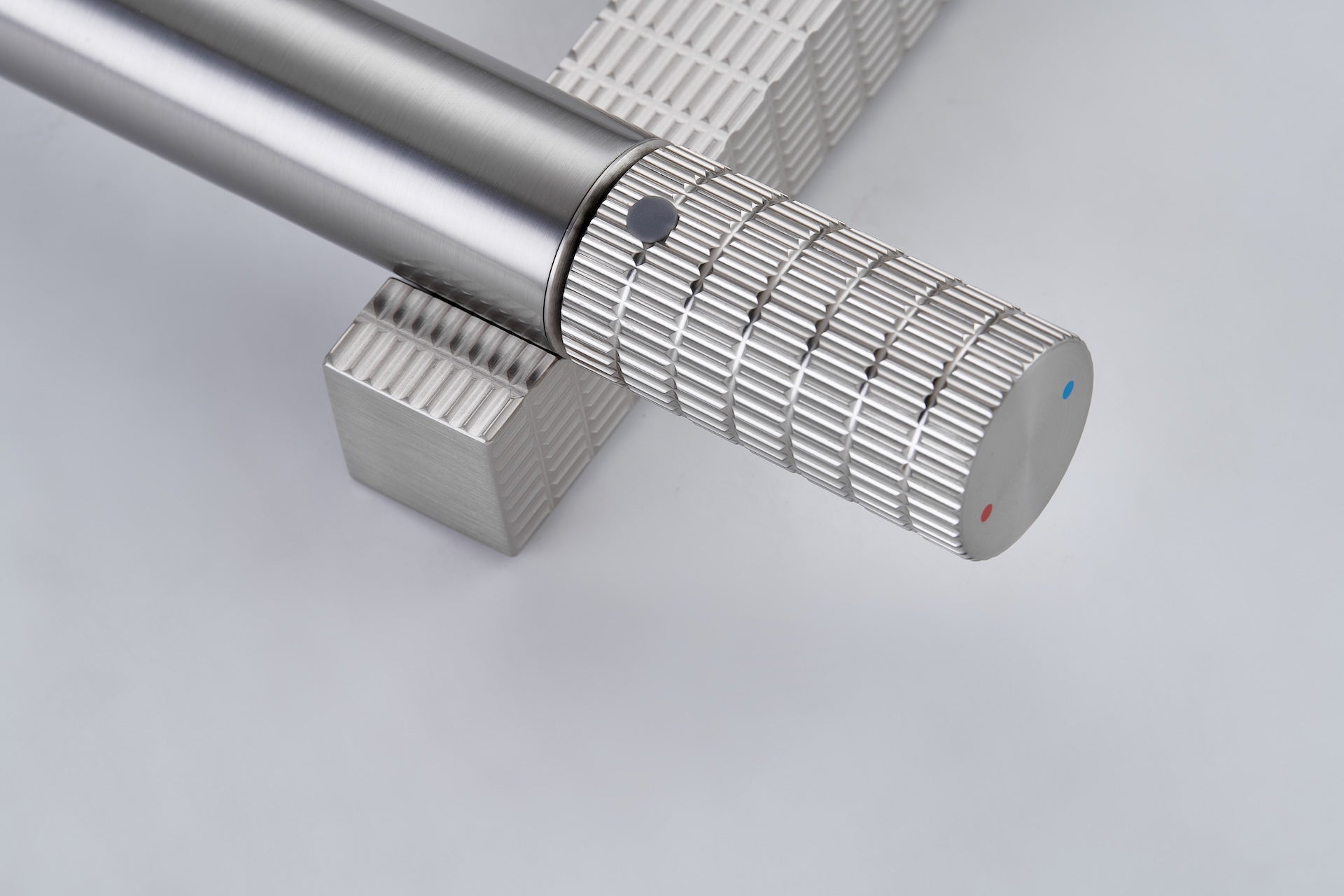 Brushed gold or Brushed Nickel or Matte Black Or Rose Gold single handle brass bathroom faucet with pop up drain