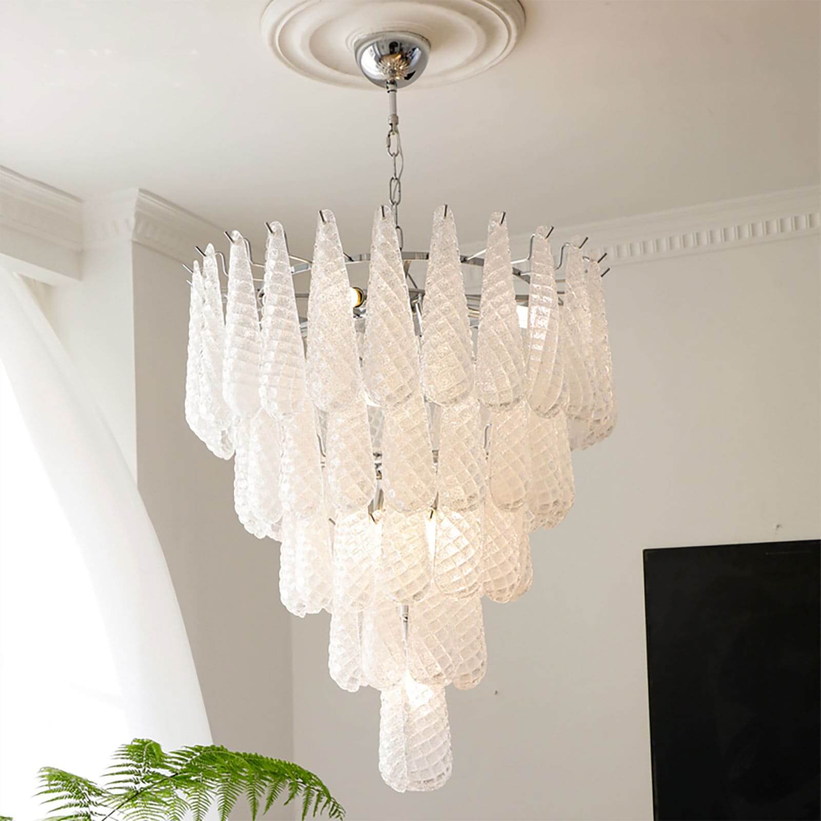 Jatuh Chandelier