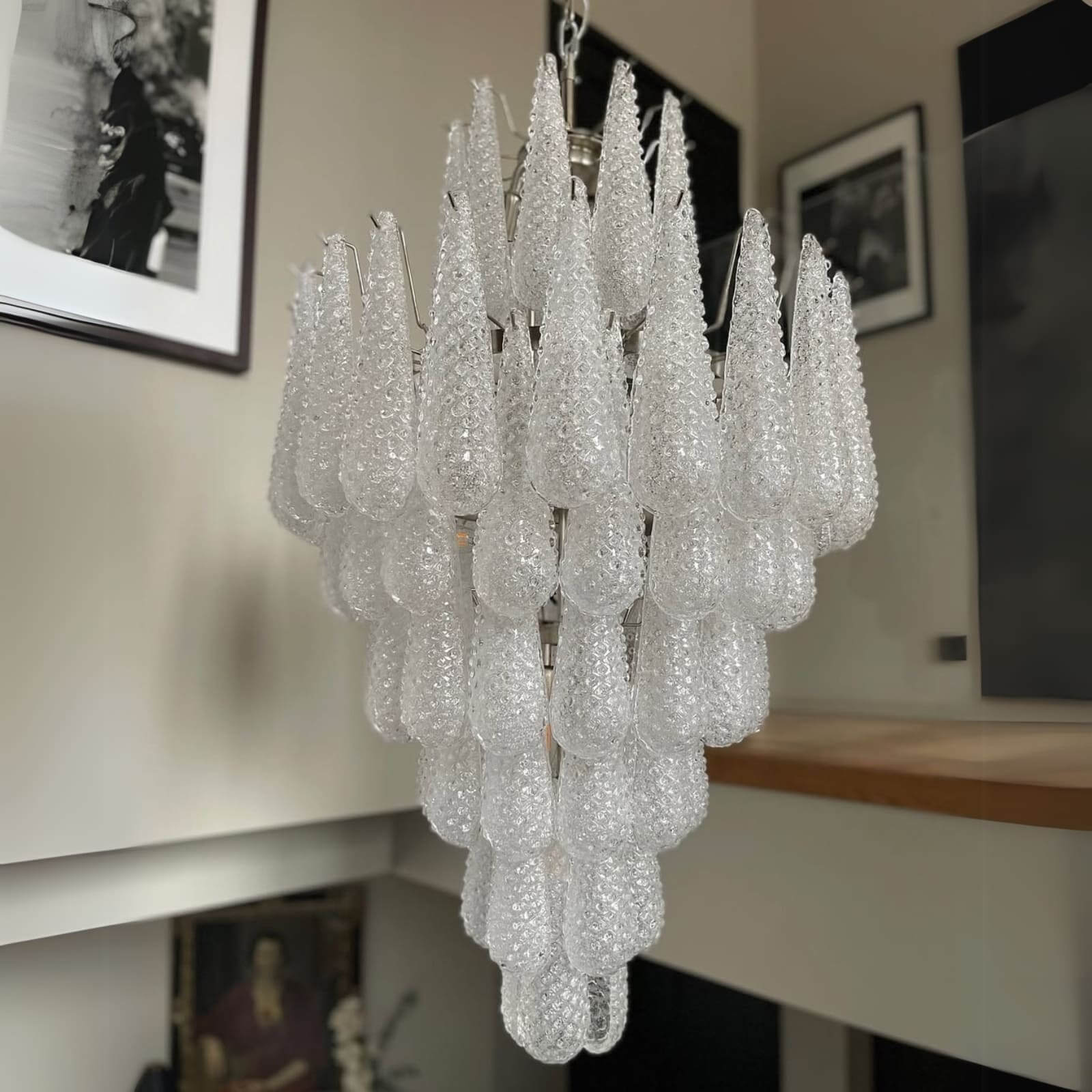 Jatuh Chandelier