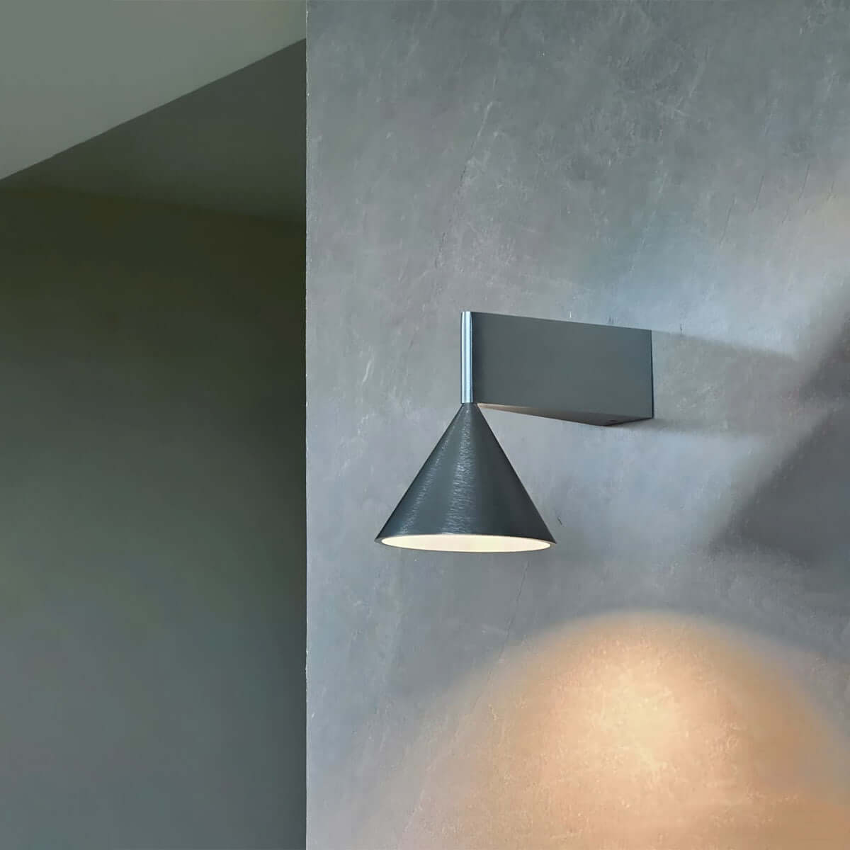 Ozyra Wall Lamp