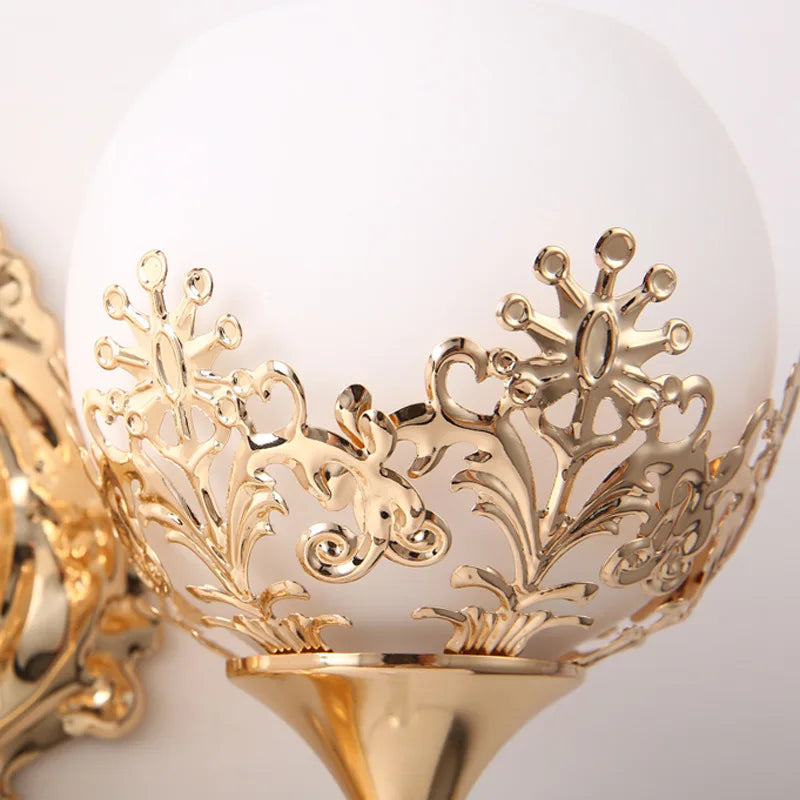 Modern Gold Bedside Wall Light - Elegant Illumination for Your Space