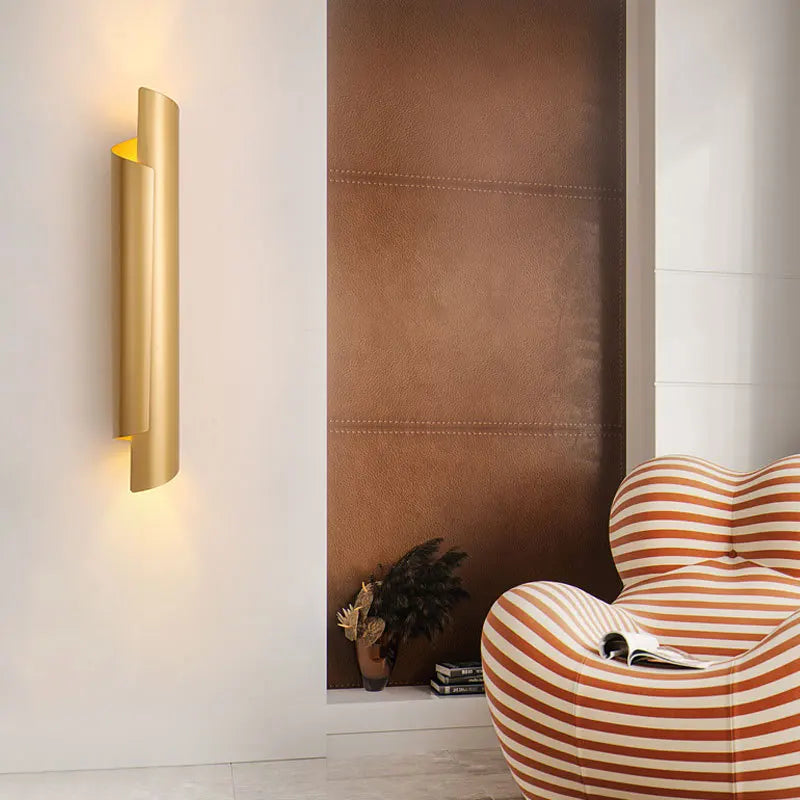 Sophisticated Modern LED Wall Lamp - Radiant Gold Lighting Fixture for Living Rooms, Bedrooms, and Luxurious Entryways
