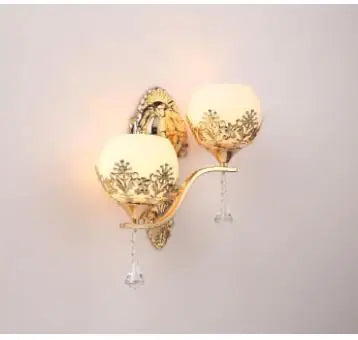 Modern Gold Bedside Wall Light - Elegant Illumination for Your Space