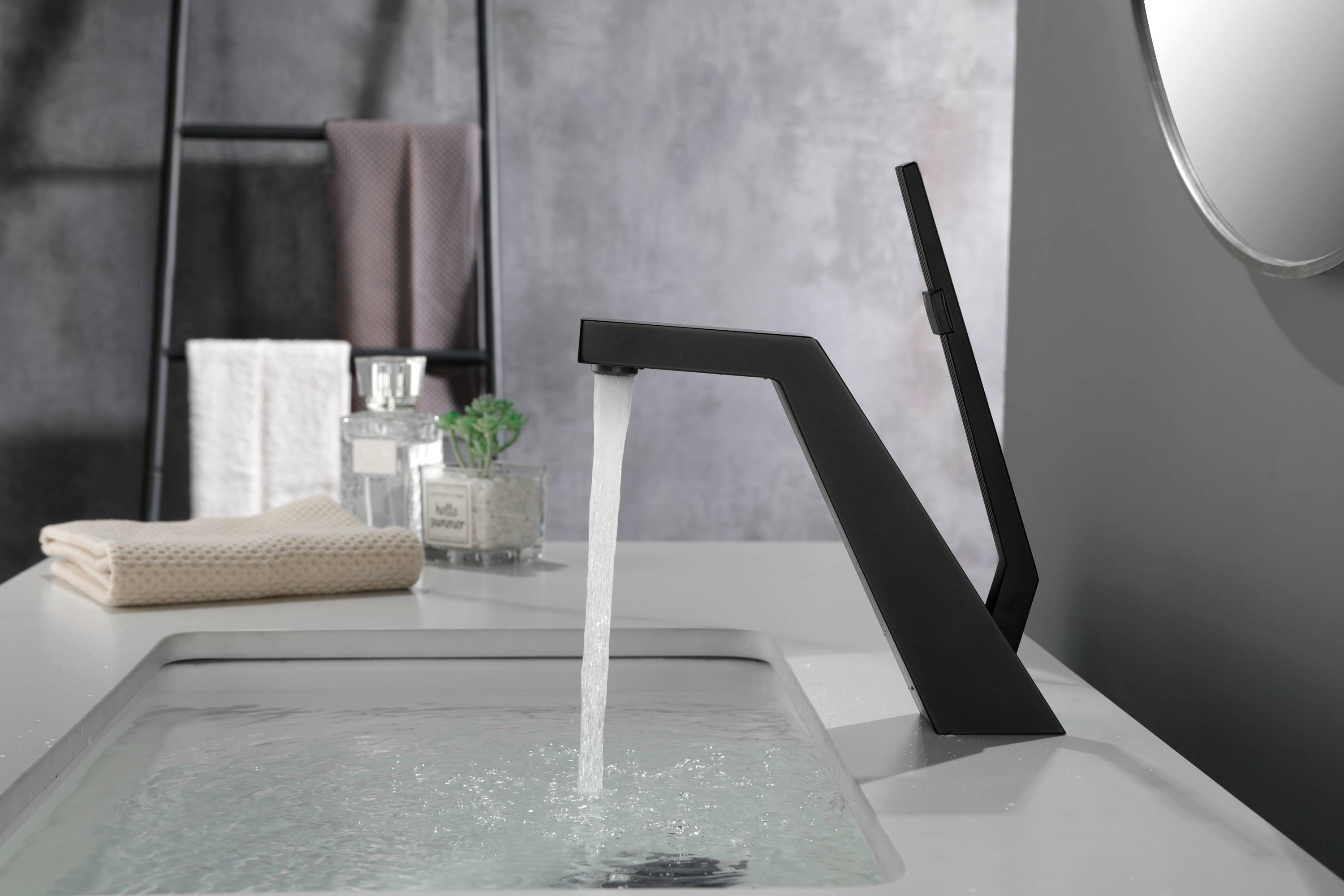 Brushed Gold or matte black or brushed nickel Bathroom Sink Faucet single handle with pop up overflow brass drain