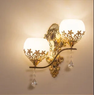 Modern Gold Bedside Wall Light - Elegant Illumination for Your Space