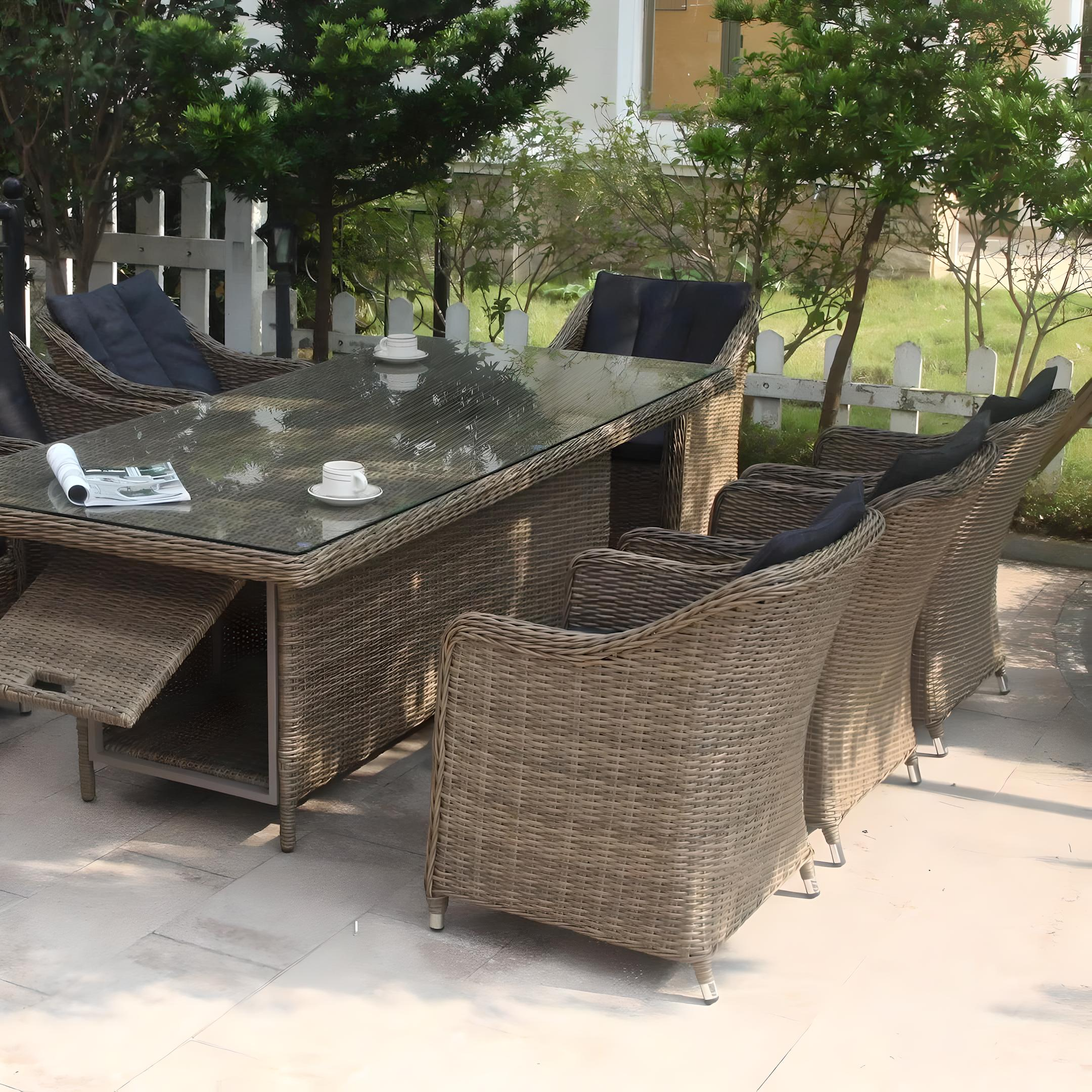 CHAIR WITH DECORATE ARMREST