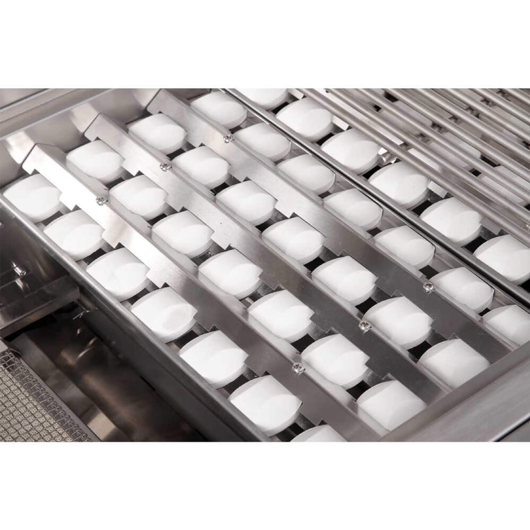 Edgestar 60K BTU 30" Natural Gas Built-In Grill With Lighted Grill Area And Double Access Doors (SAK82568)