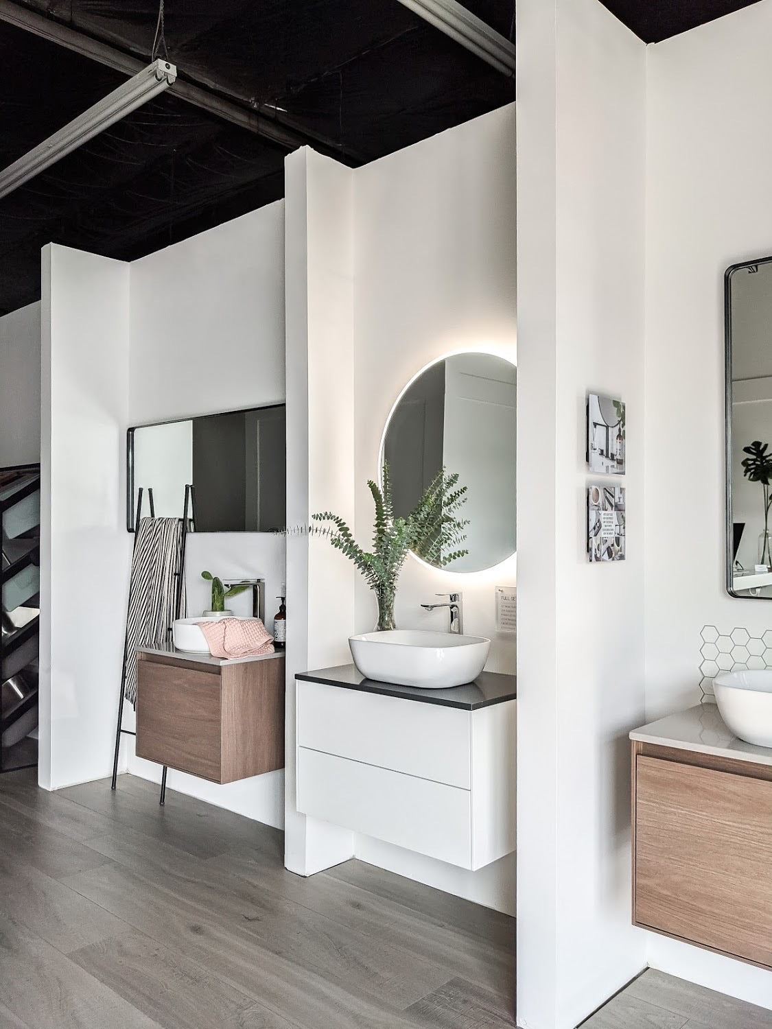 Zeek 32" BackLit LED lighted  Round Bathroom Wall Mirror M-RN32 CLEARANCE*