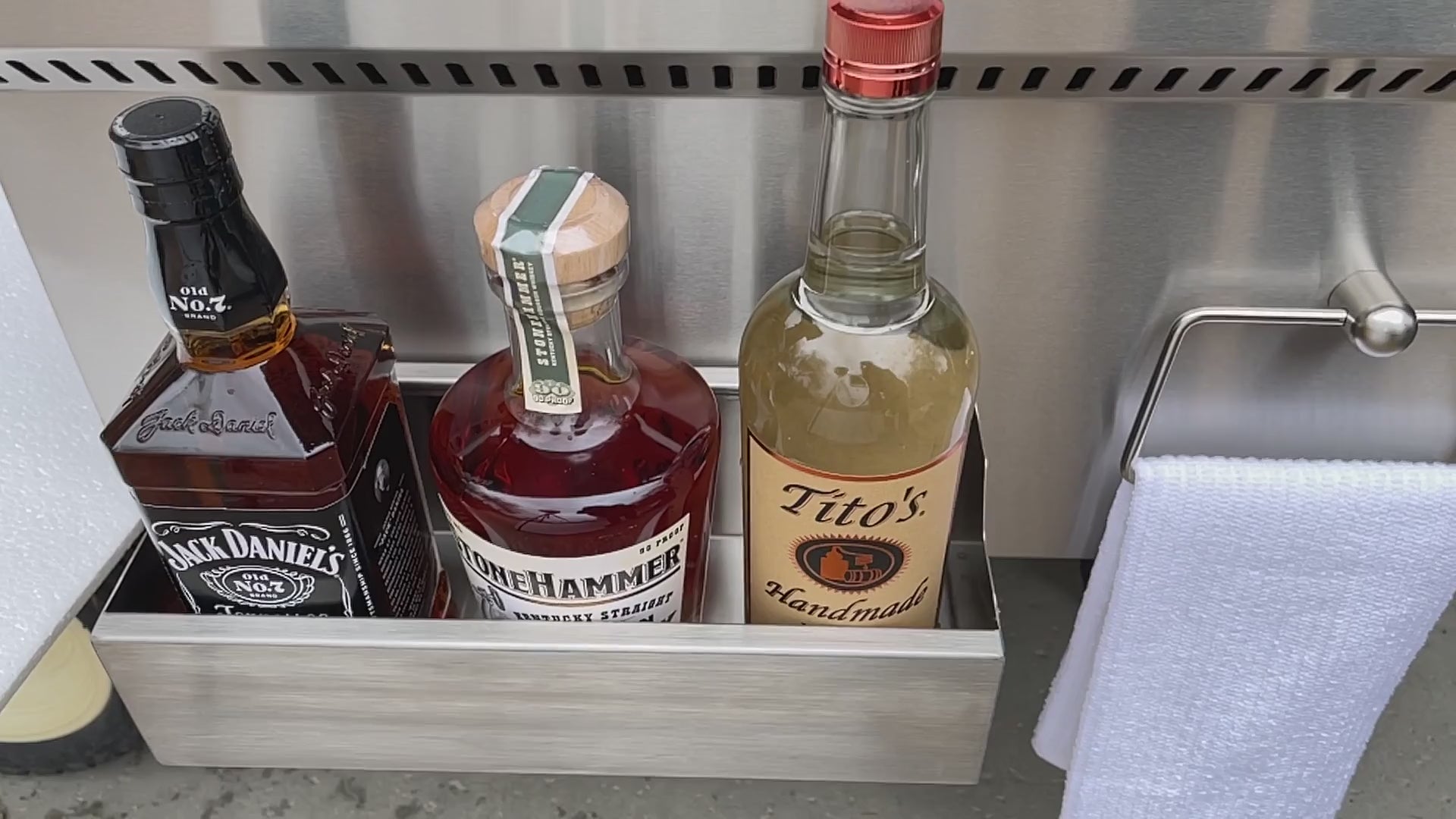 Load video: Built-In 30&quot; Bartender Cocktail Station